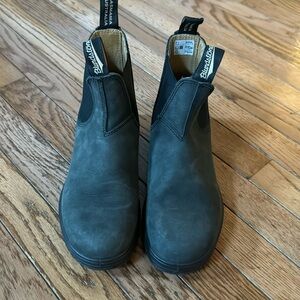 Black Blundstones